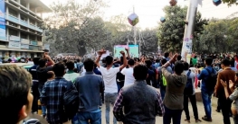 টিএসসি যেন মিনি স্টেডিয়াম, শাবাশ বাংলাদেশ বলে উল্লাস