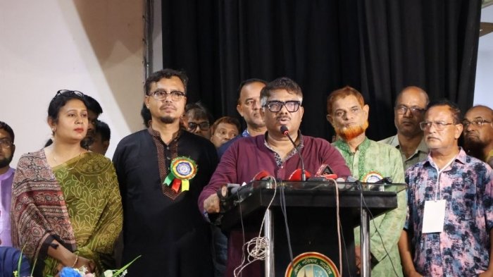 বক্তব্য রাখছেন অ্যাডভোকেট এম রুহুল কুদ্দুস তালুকদার দুলু বক্তব্য রাখছেন অ্যাডভোকেট এম রুহুল কুদ্দুস তালুকদার দুলু
