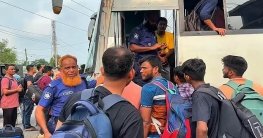 বিনা ভাড়ায় দুই দিনে ২৪০ কর্মজীবীকে বাসে ঢাকায় পৌঁছে দিয়েছে নাটোর বিনা ভাড়ায় দুই দিনে ২৪০ কর্মজীবীকে বাসে ঢাকায় পৌঁছে দিয়েছে নাটোর