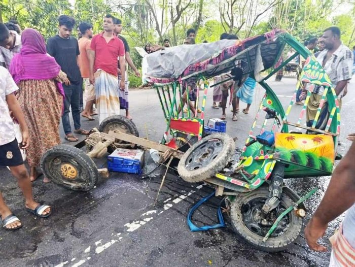 নাটোরে বাস-অটোরিকশা সংঘর্ষে নিহত ৩